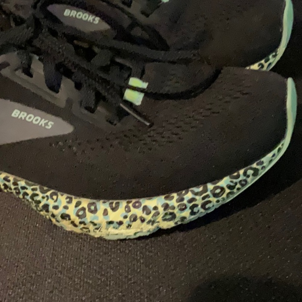 Brooks Launch 8 Black and Lime green  Leopard Print Sneakers
Women size 9 - Picture 7 of 10